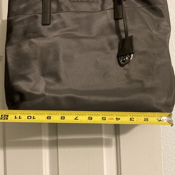 NWT-Michael Kors Large Zippered Tote -Morgan. Color: Graphite. - Picture 7 of 7